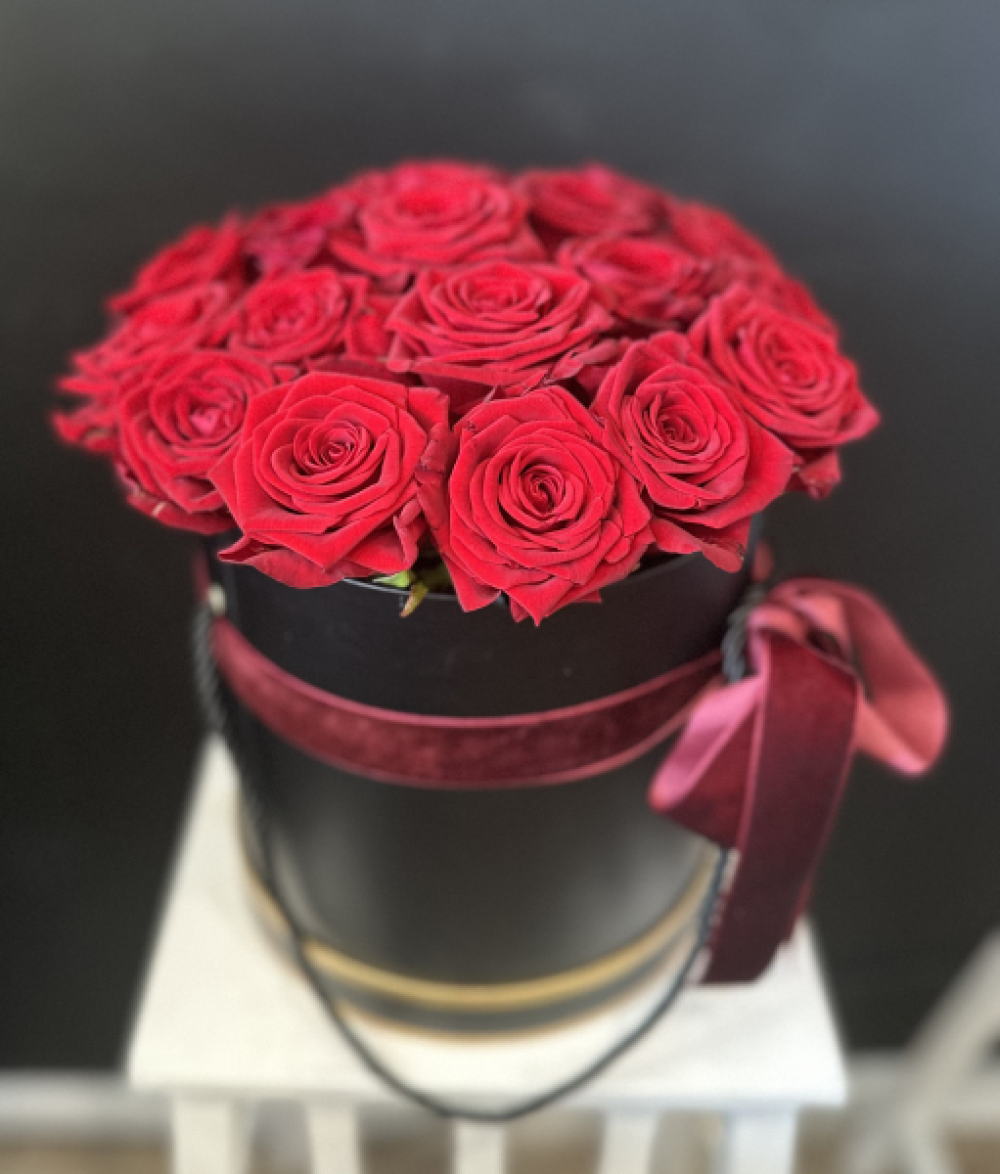20 Red Roses Hatbox