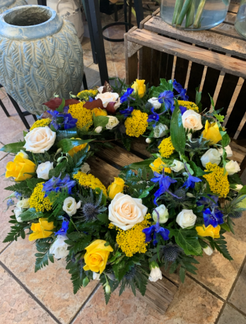 Blue yellow and white open ring wreath